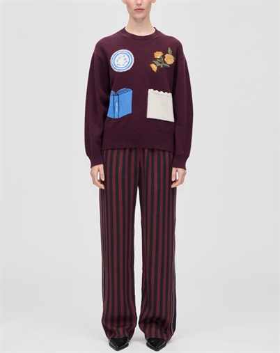 Stine Goya - Elasticated Long Bukser - Navy and Burgundy Wallpaper Stripes